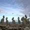 英国男子海滩用石头叠罗汉展现平衡之美